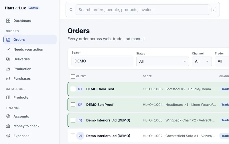 Orderlijst van Haus of Lux met DEMO-orders: klant, ordernummer, product, stof en status per regel.