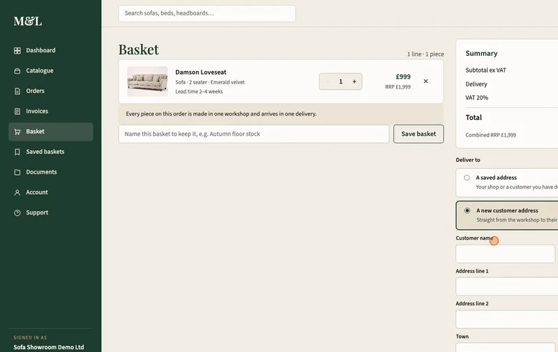 Winkelmand in het handelsportaal met één bank, de samenvatting en de keuze voor een afleveradres.